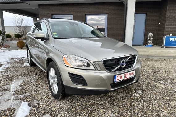 Autoturism Volvo XC60 2.4 AWD Momentum Business