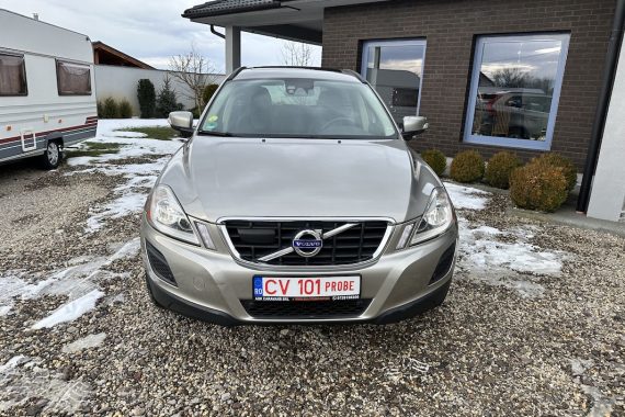 Autoturism Volvo XC60 2.4 AWD Momentum Business