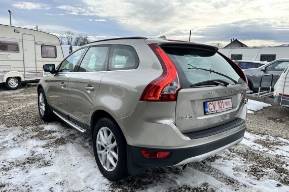 Autoturism Volvo XC60 2.4 AWD Momentum Business