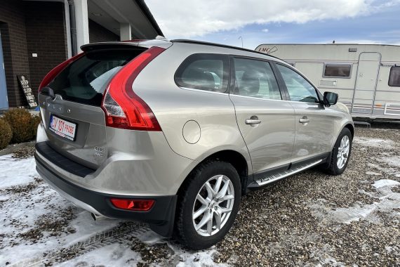 Autoturism Volvo XC60 2.4 AWD Momentum Business