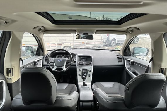 Autoturism Volvo XC60 2.4 AWD Momentum Business