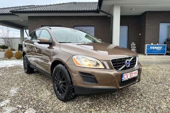 Autoturism Volvo XC60 2.0 D3 MOMENTUM