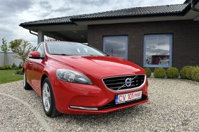 Autoturism Volvo V40 D2 CROSS COUNTRY MOMENTUM