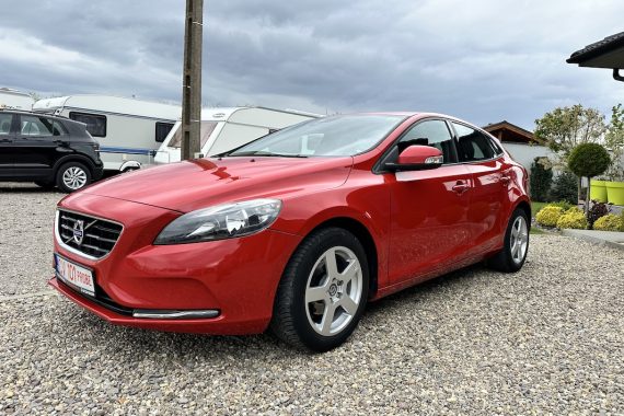 Autoturism Volvo V40 D2 CROSS COUNTRY MOMENTUM