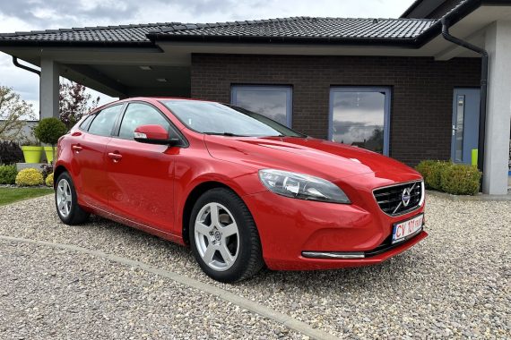 Autoturism Volvo V40 D2 CROSS COUNTRY MOMENTUM